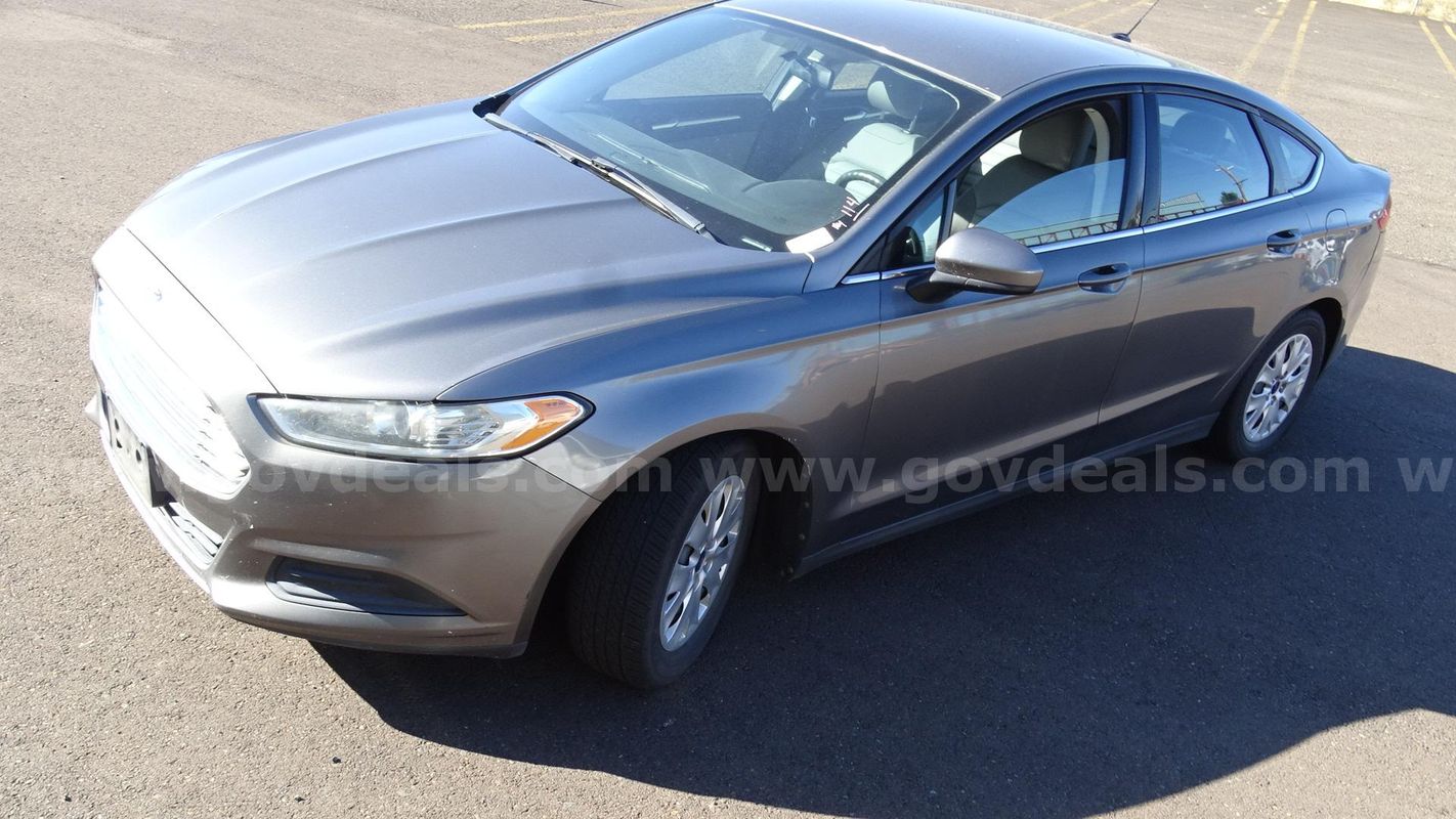 2013 Ford Fusion 4-Door Sedan