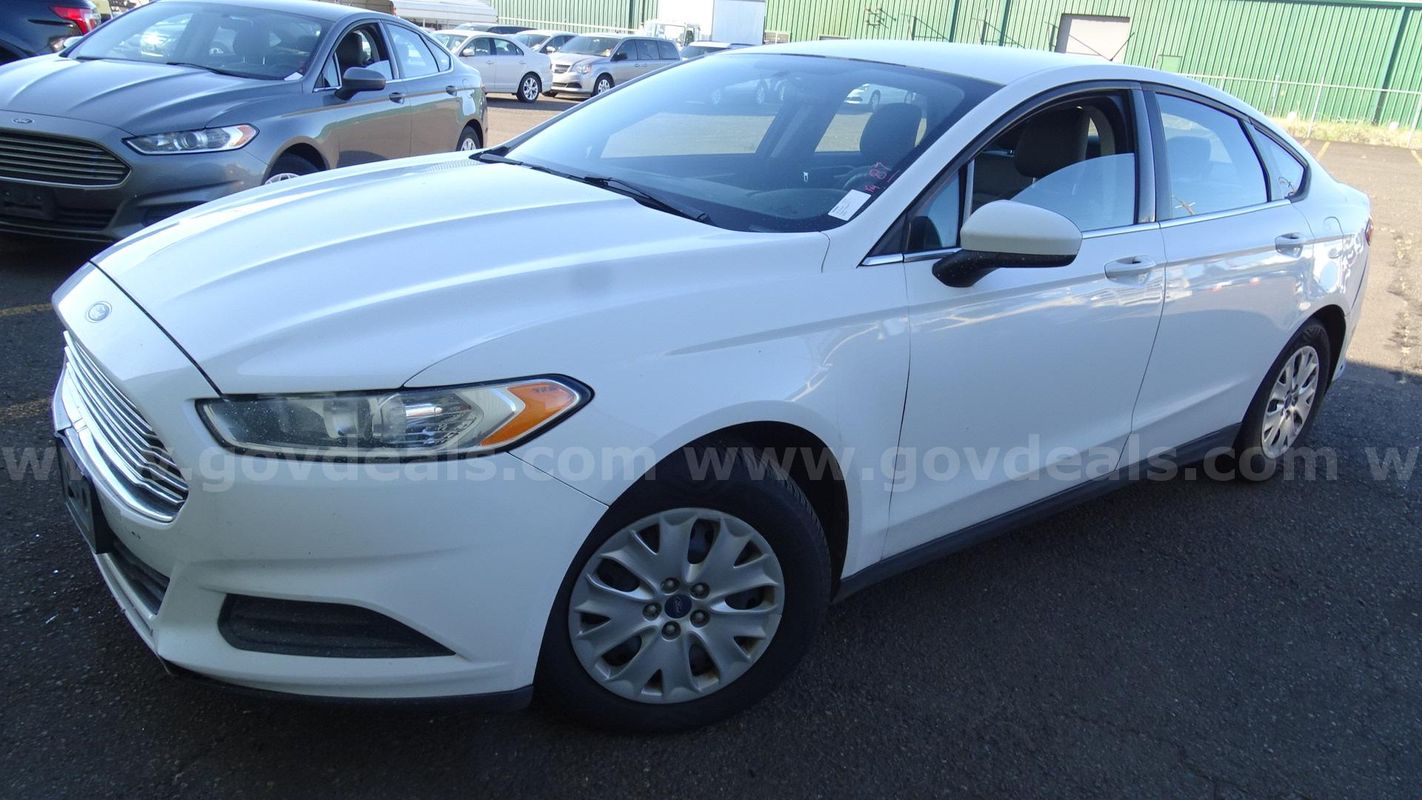 2013 Ford Fusion 4-Door Sedan