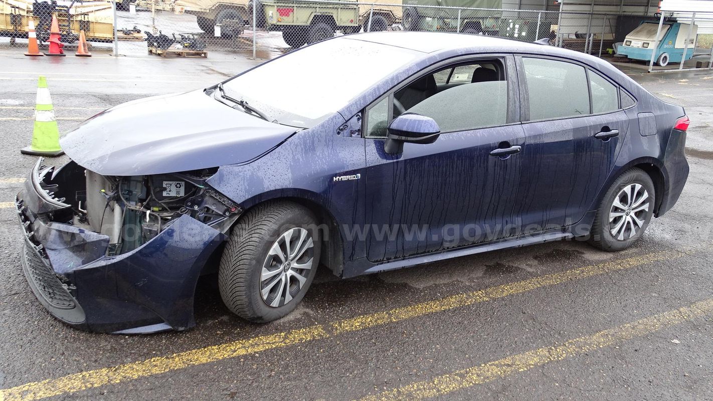 2020 Toyota Corolla LE 4-Door Liftback - Salvage Title