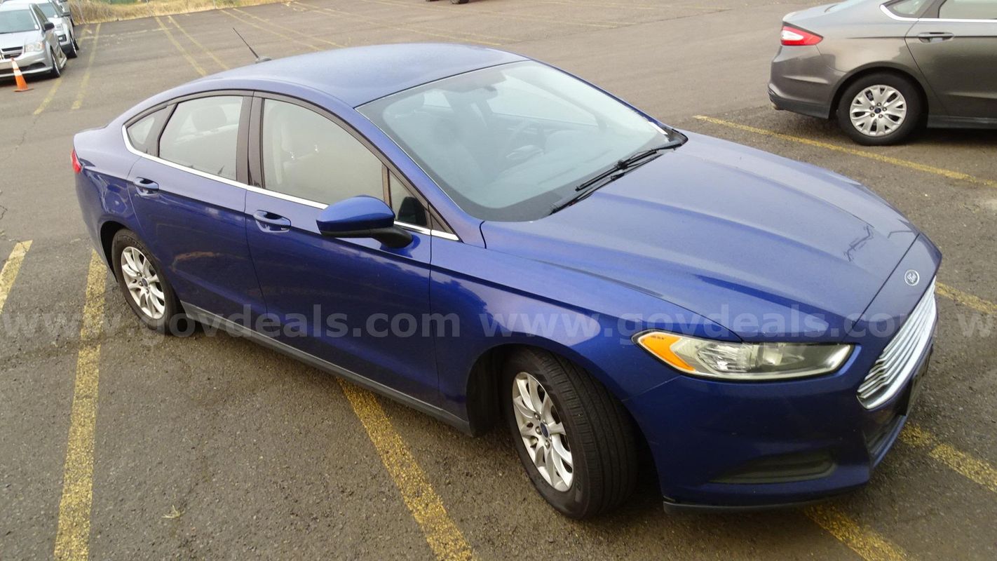 2016 Ford Fusion 4-Door Sedan