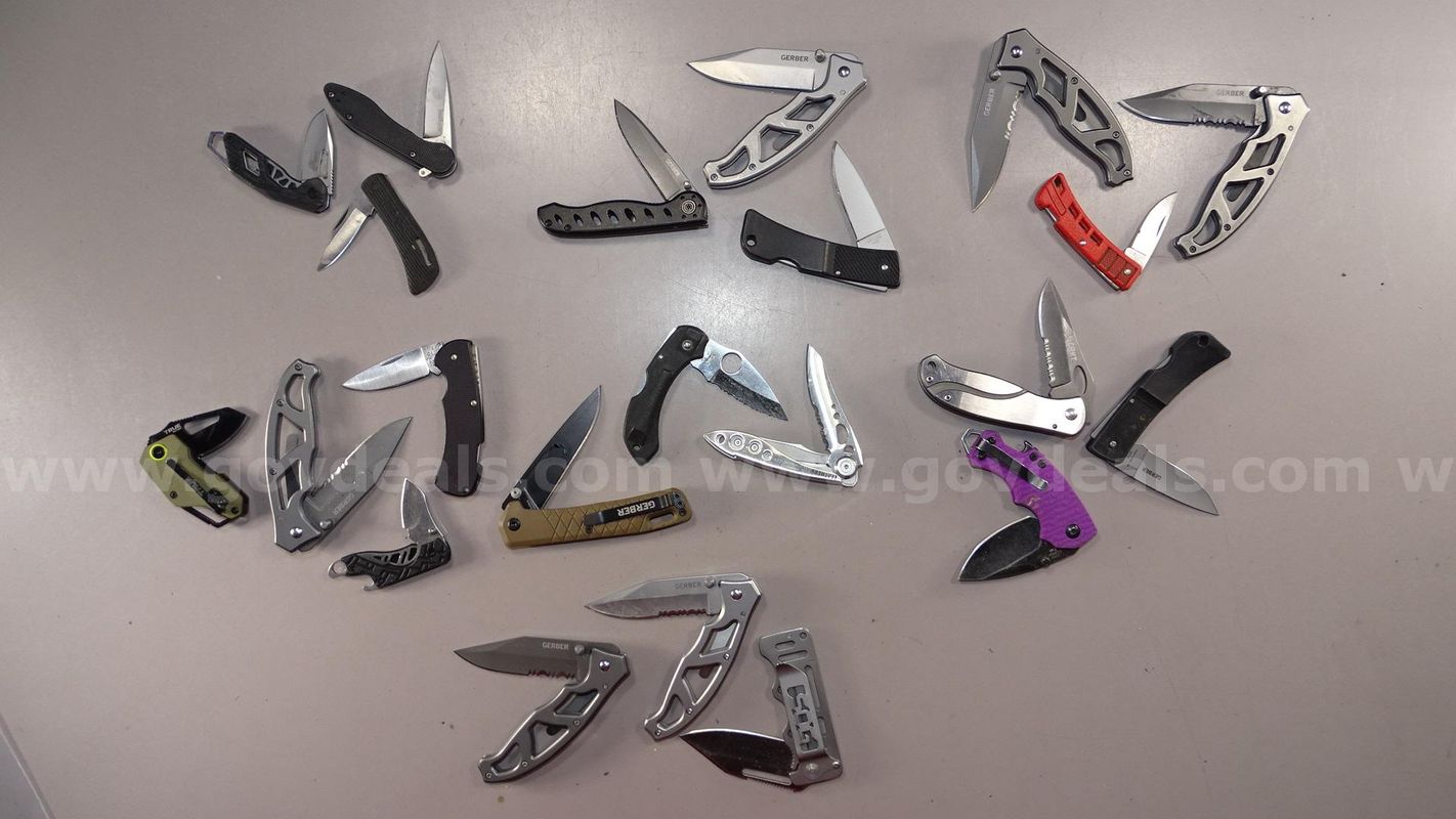 Knife Lot – Spyderco, Kershaw - Shipping Fee $13