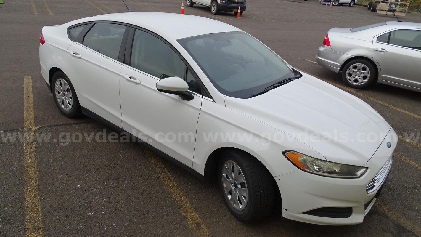 2013 Ford Fusion 4-Door Sedan