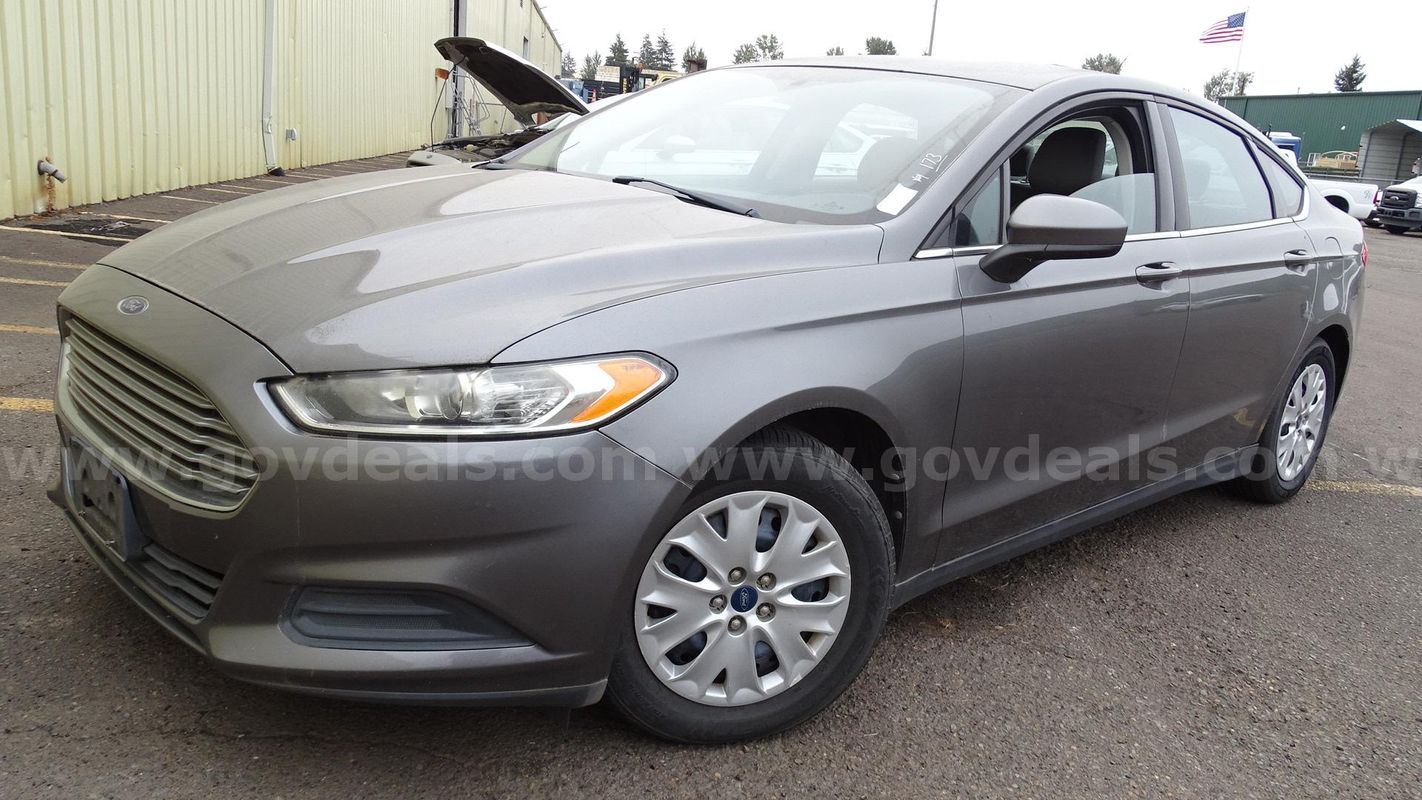 2013 Ford Fusion 4-Door Sedan