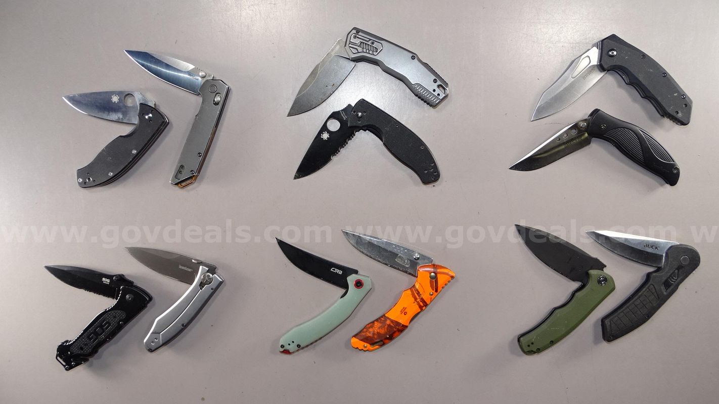 Knife Lot – Spyderco, Buck - Shipping Fee $13