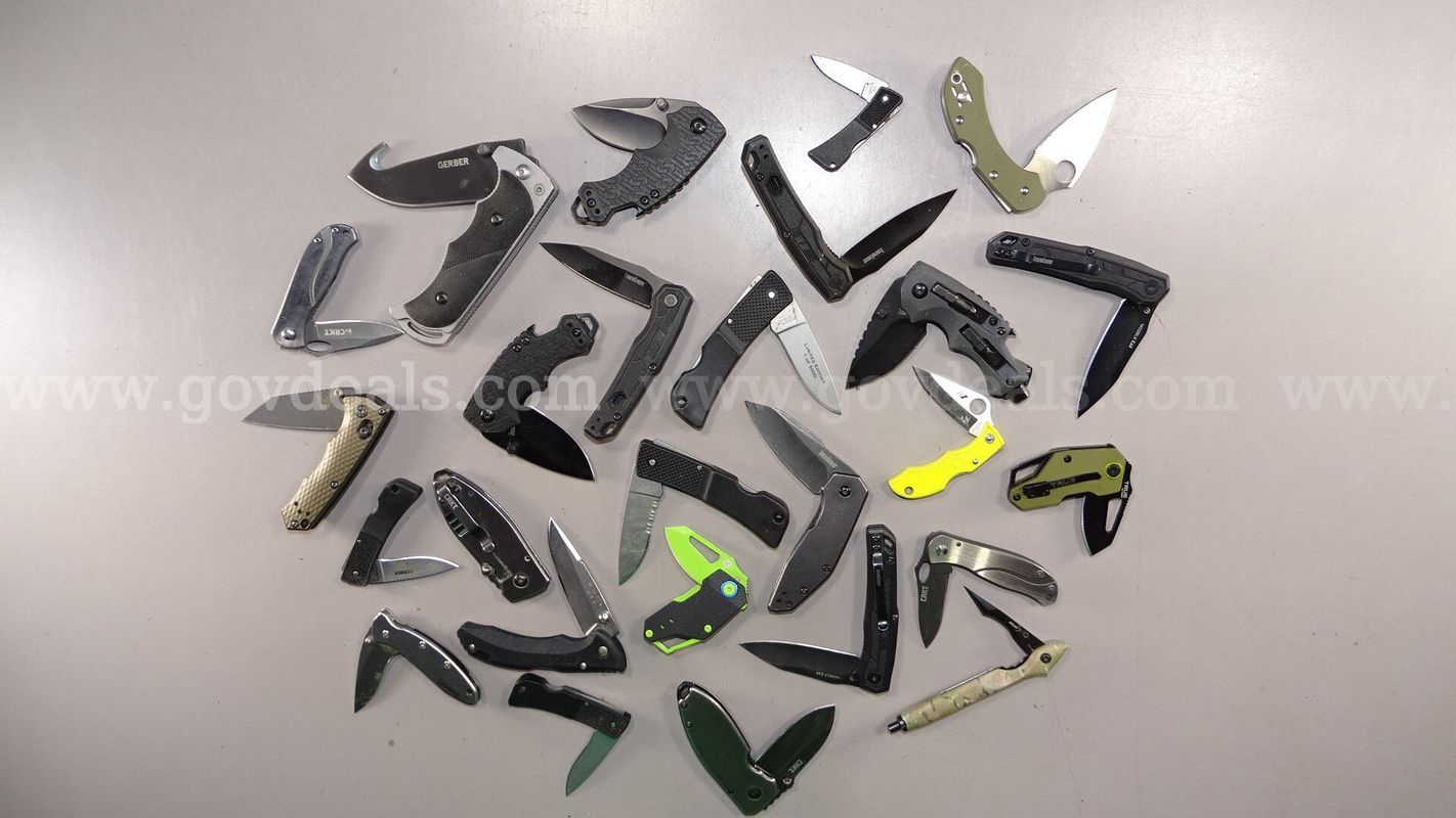 Knife Lot – Spyderco, Kershaw - Shipping Fee $13