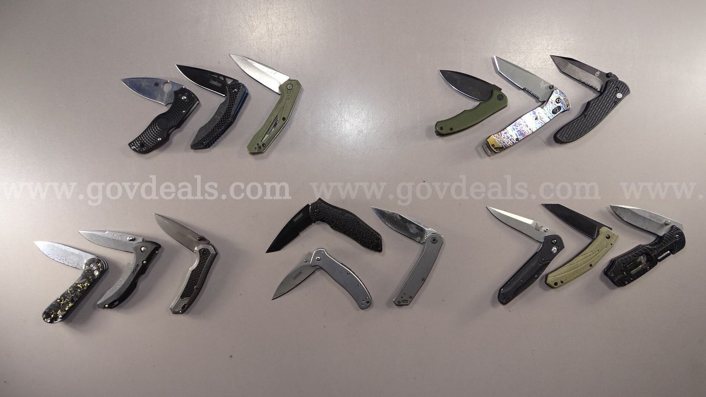 Knife Lot – Spyderco, Buck - Shipping Fee $13