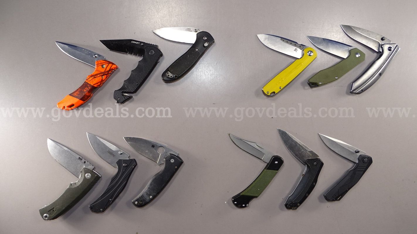 Knife Lot – Spyderco, Buck - Shipping Fee $13