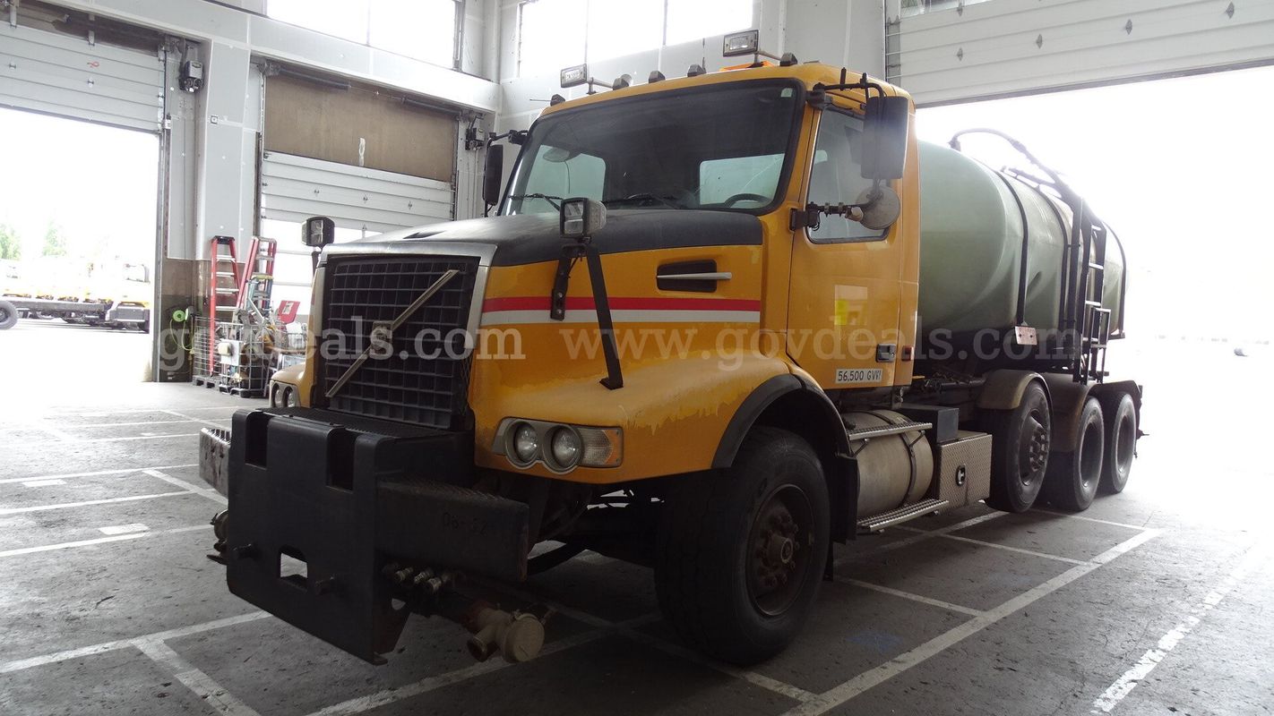 2006 Volvo VHD64B200 Water Truck