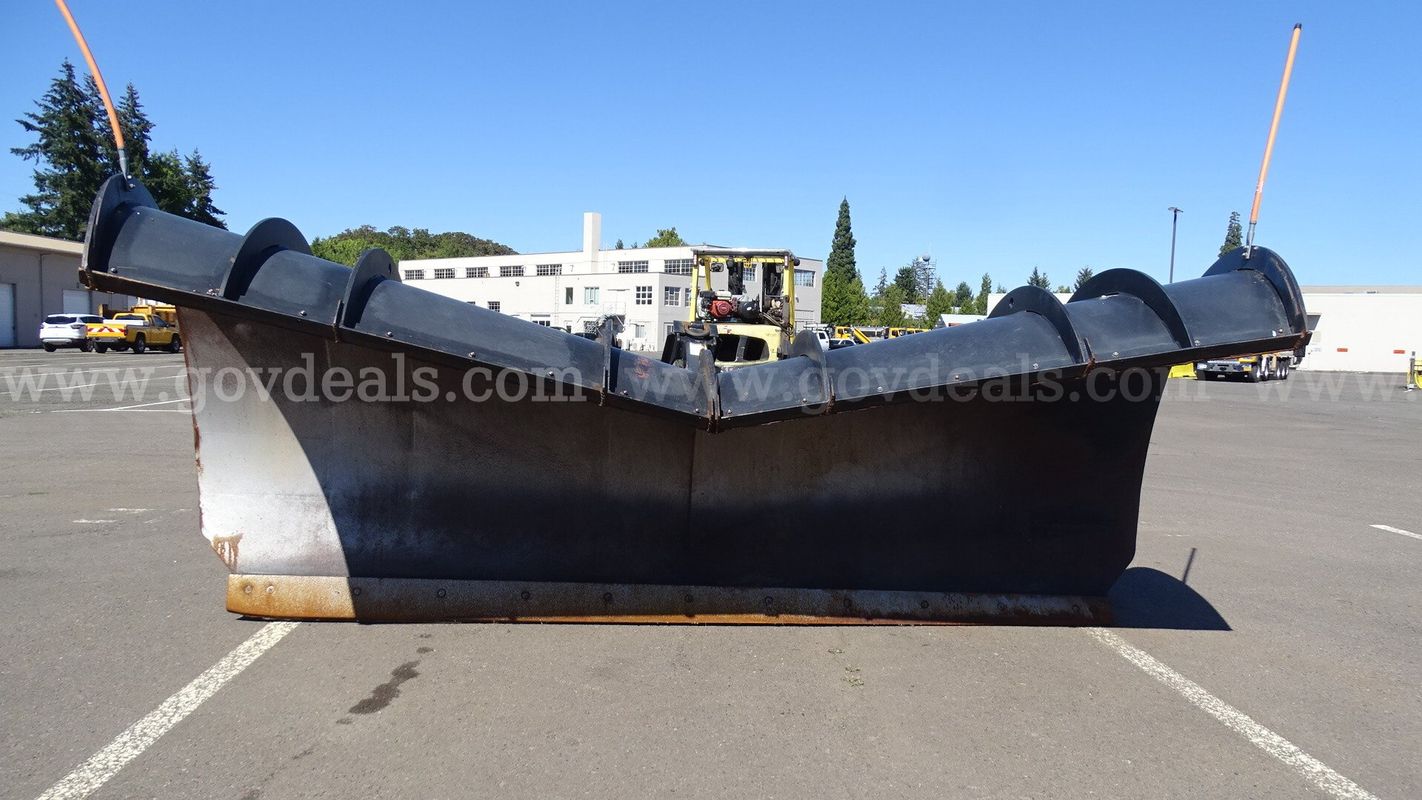 2013 Henke Alaska Expressway 11' 2-Way Plow