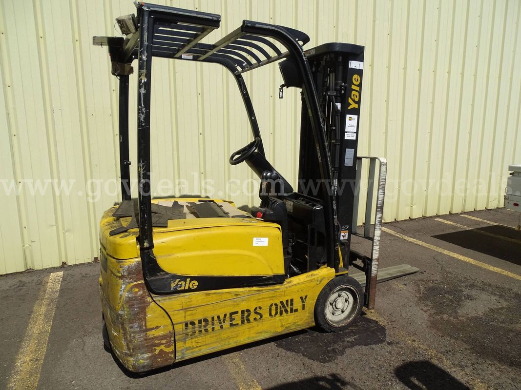 Forklift - Yale