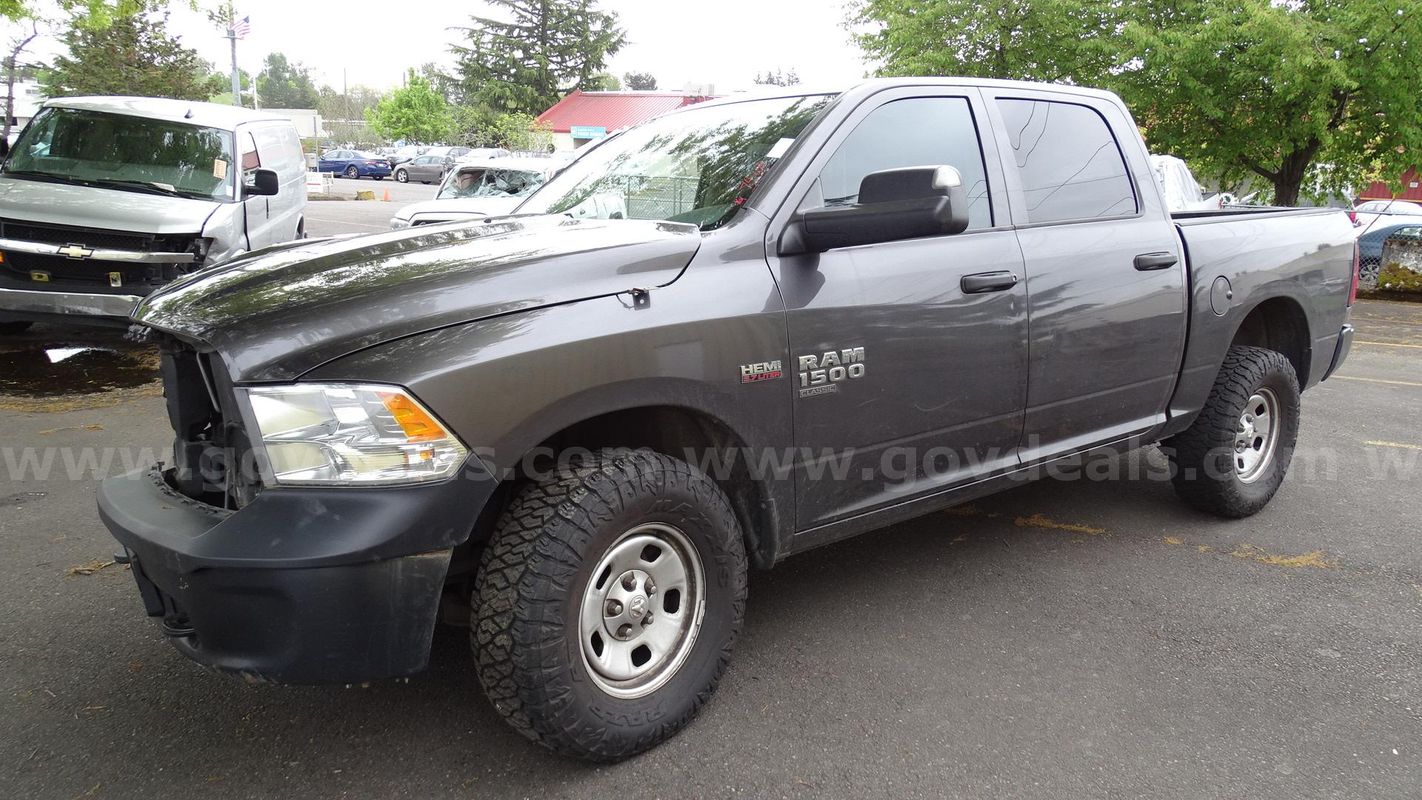 2021 RAM 1500 Classic Crew Cab 4WD - Salvage Title