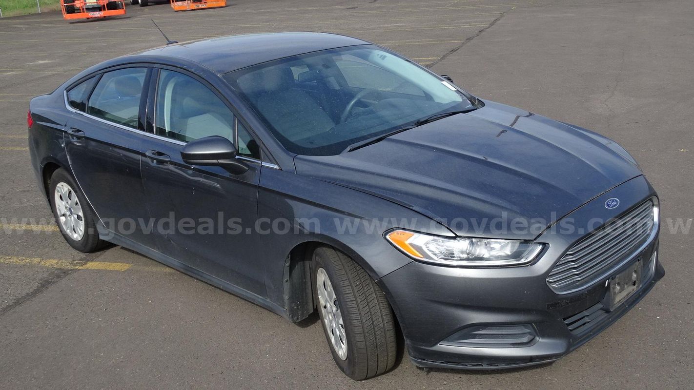 2015 Ford Fusion 4-Door Sedan - Salvage Title