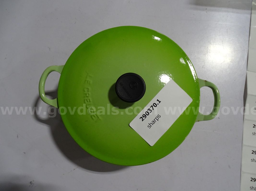Le Creuset Oven - Shipping Available