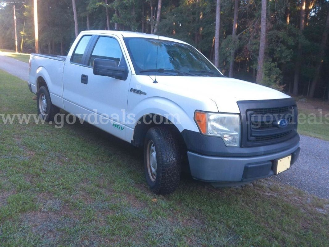 2014 Ford F-150 XL SuperCab 8-ft. Bed 2WD