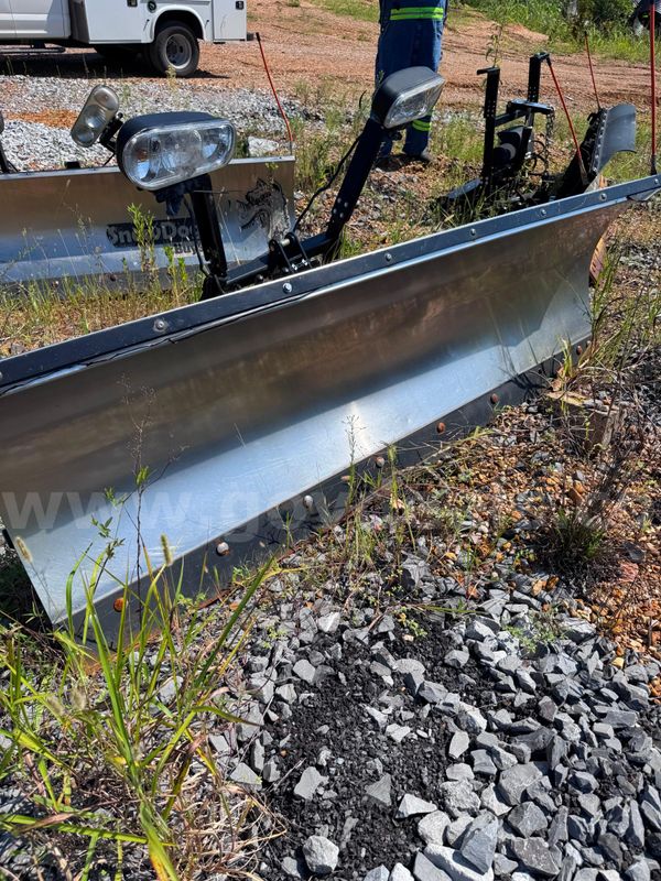 7 1/2' Snow Dogg Model 16011000 Snow Plow