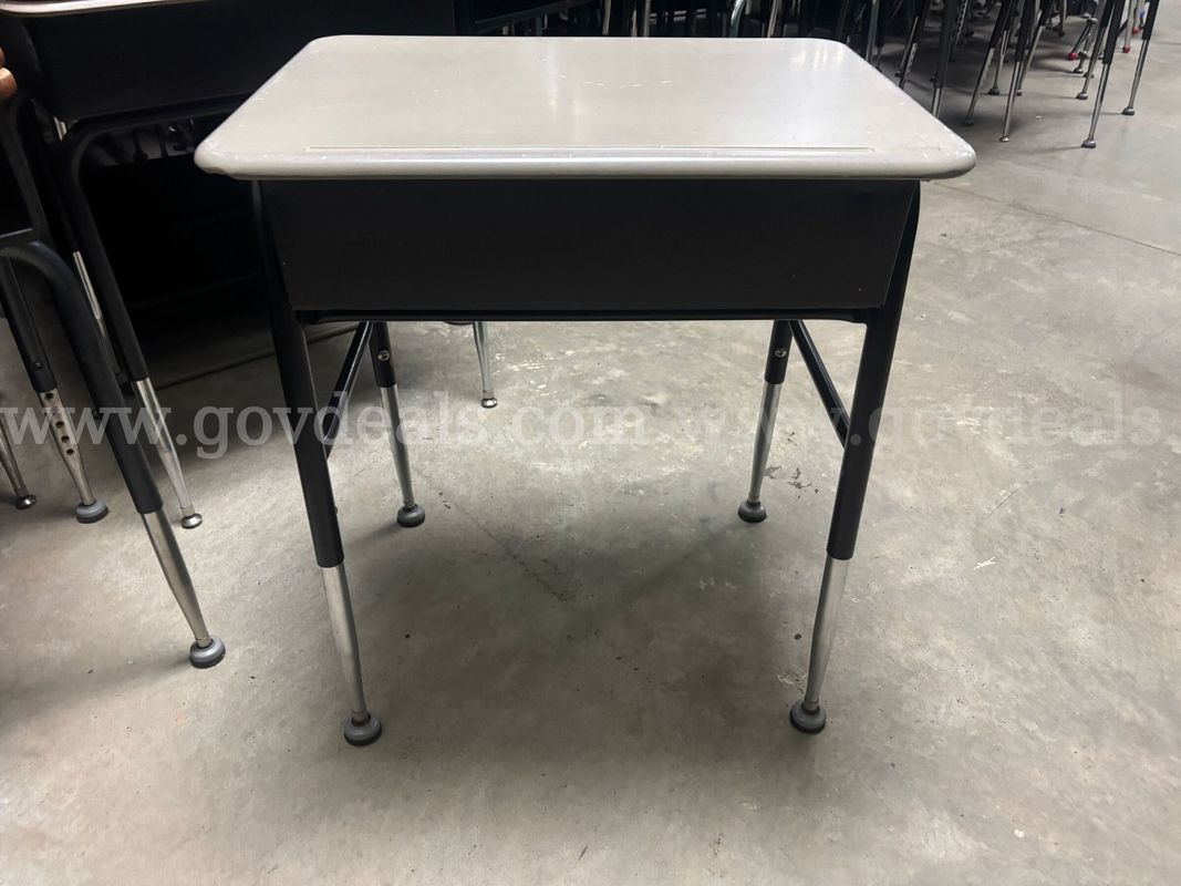 25 Student Desks