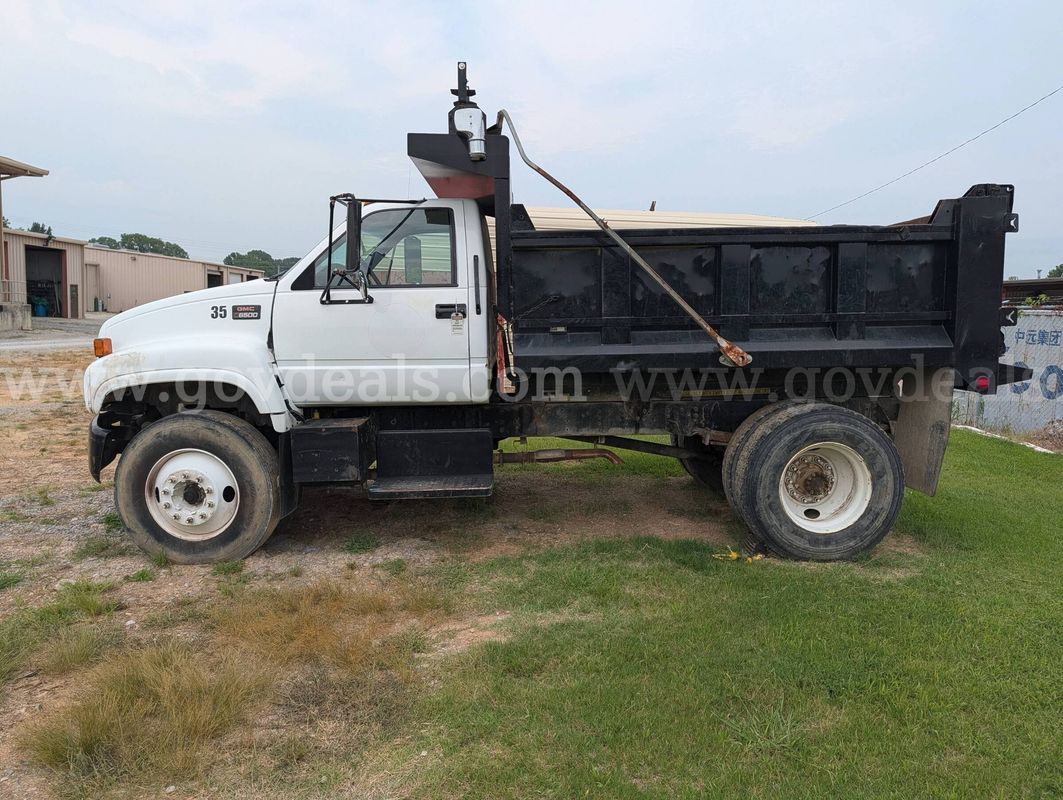 2002 GMC C6500 DUMP TRUCK