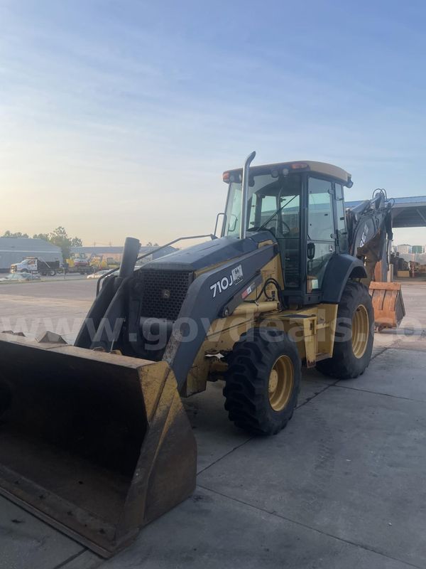 2007 JOHN DEERE BACK HOE