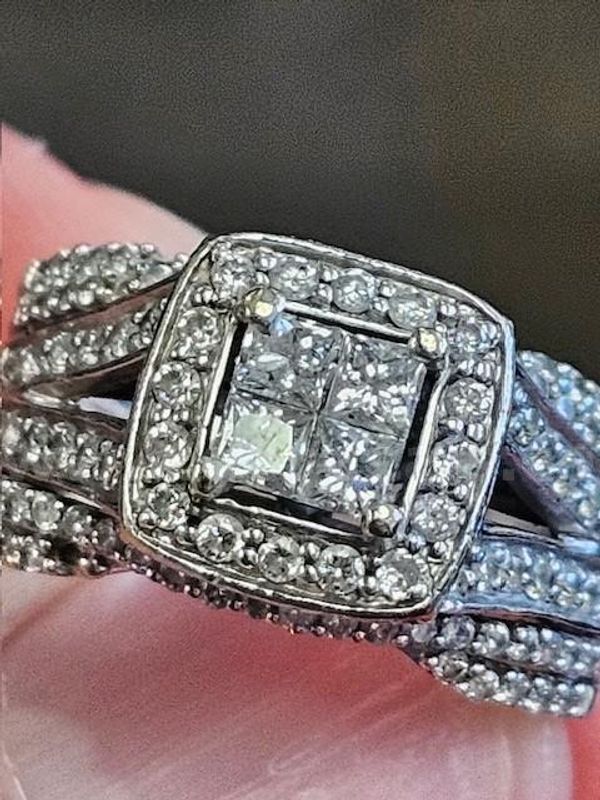 14 k white gold and diamond ring