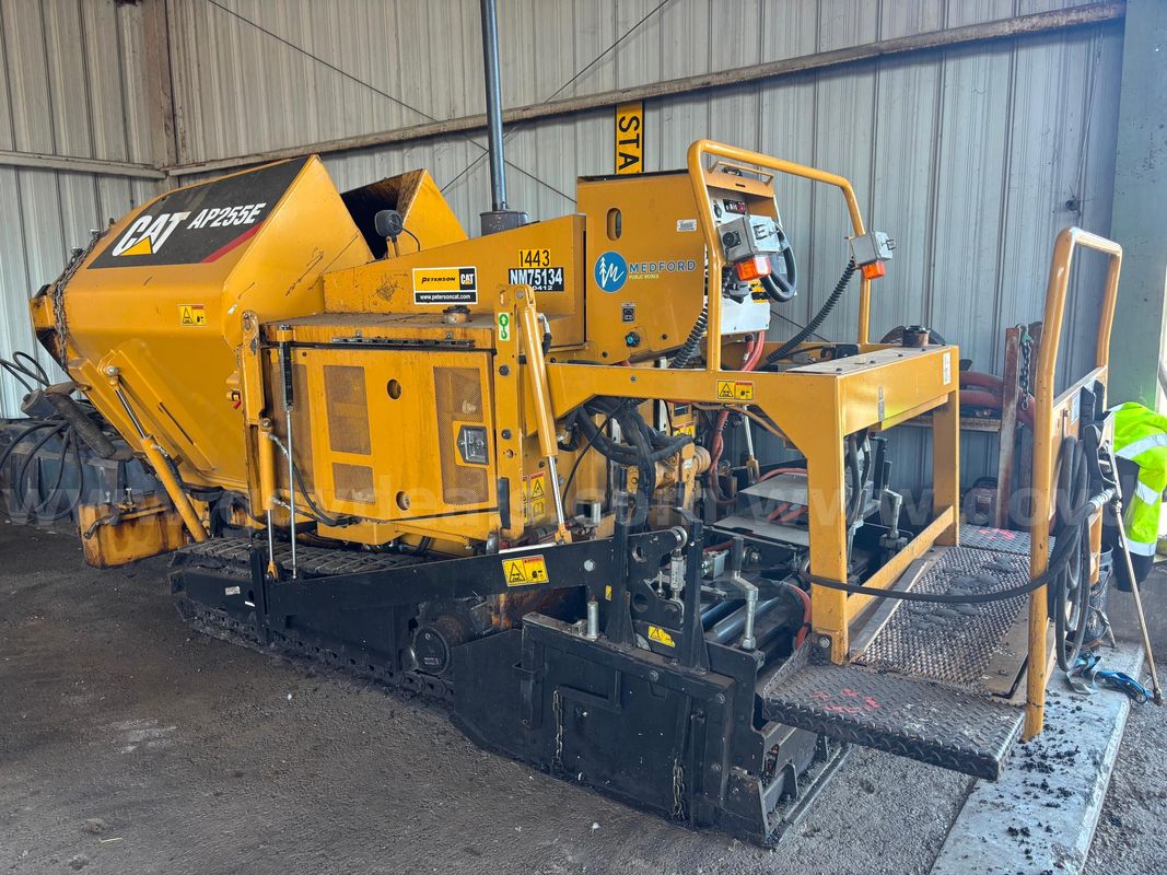Caterpillar Mini Paver