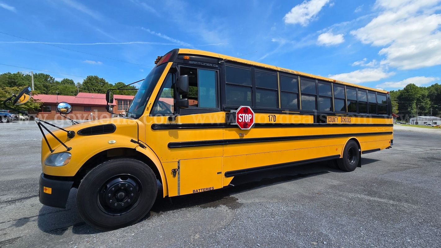 2006 Thomas Saf-T-Liner C2 66 Passenger Bus (#17)