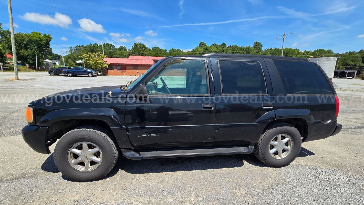 2000 GMC Yukon Denali (#136)