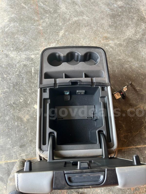 Center Console seat from Chevrolet 6500 (2021 & 2023)
