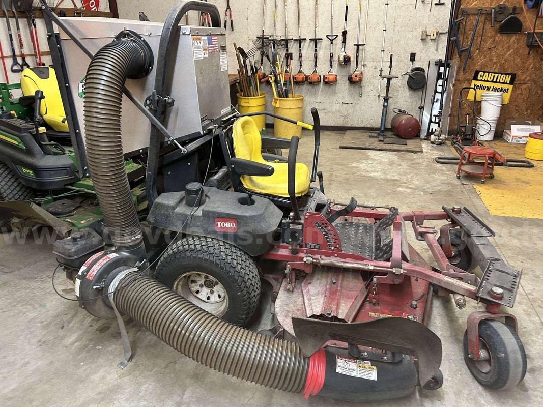 72" Toro zero turn with Peco bagging system