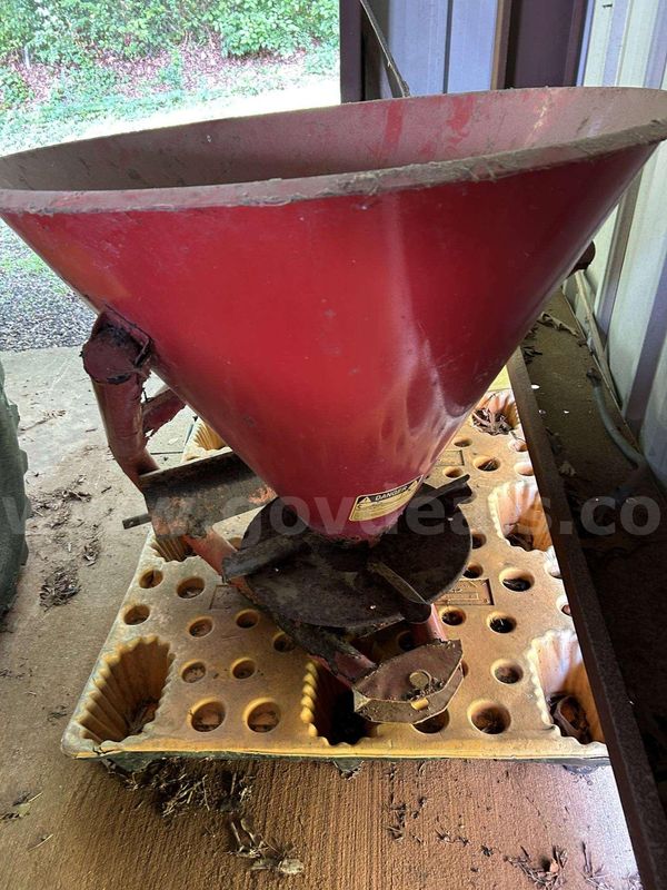 Fertilizer Spreader