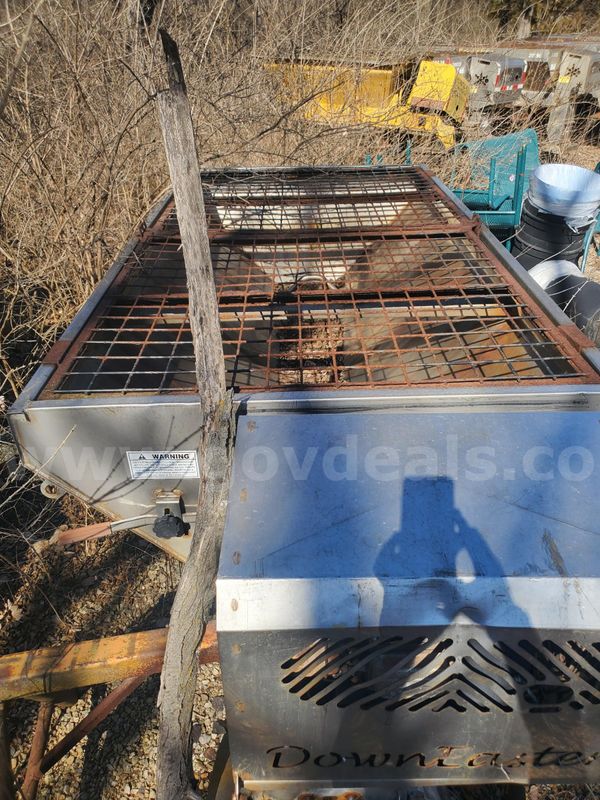 Nor Easter Salt/Sand spreaders! Lot of 7! Need work, mostly stainless!