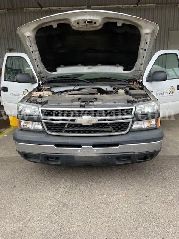 2006 Chevrolet Silverado 1500 LS Long Bed 2WD