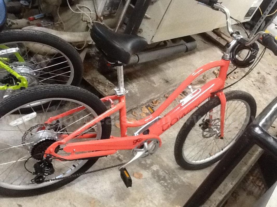 2022 Electric Bike, Electra Townie Go! 7D Step-Thru E-Bike, Coral. LIGHTLY USED!