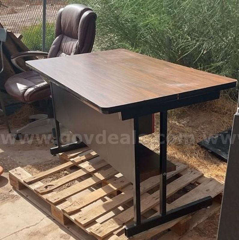 Office Furniture Lot: Desk, Chair, File Cabinet & Side Table