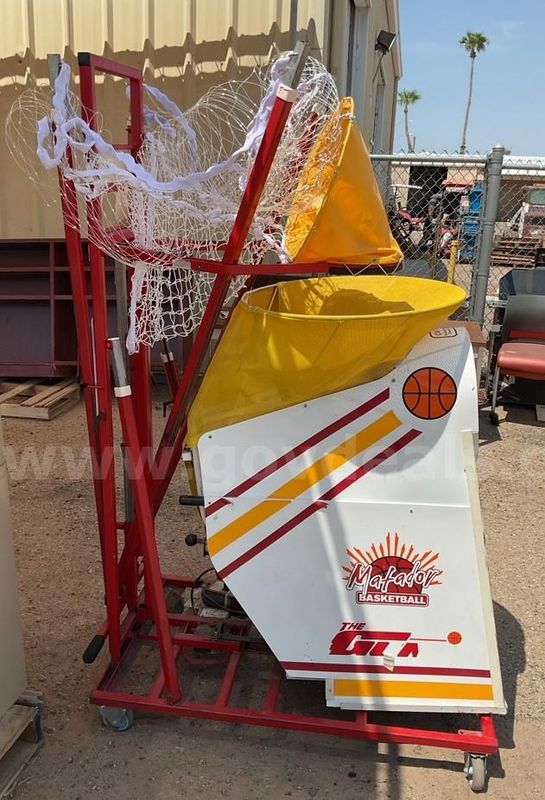 Basketball shooting machine