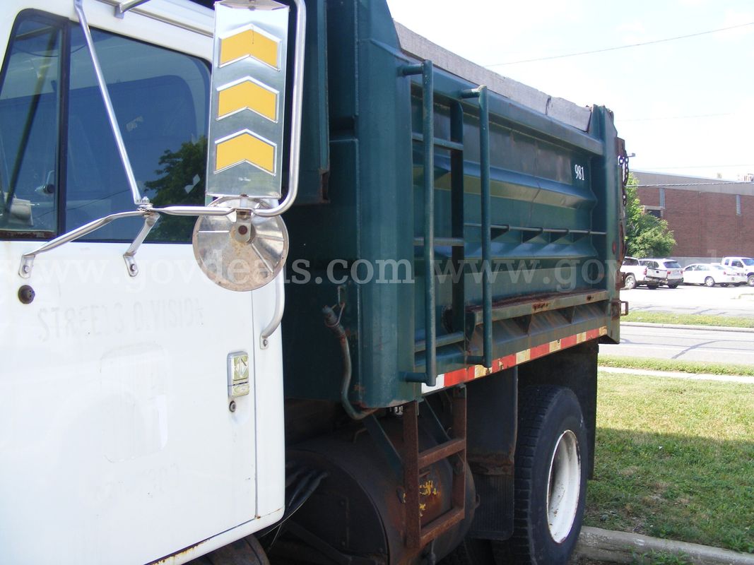 2000 International 4900