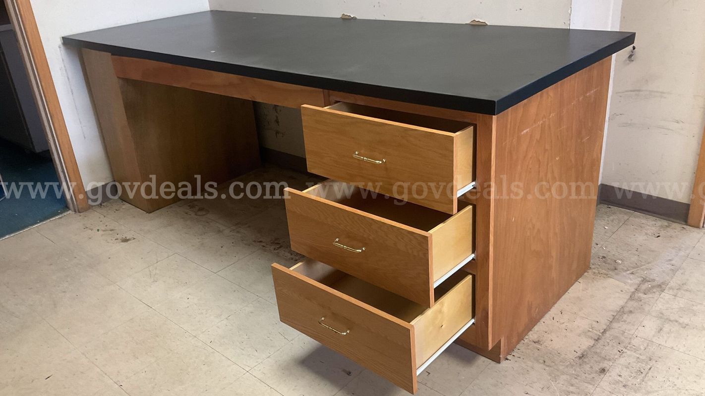 Large Workbench - G2614904