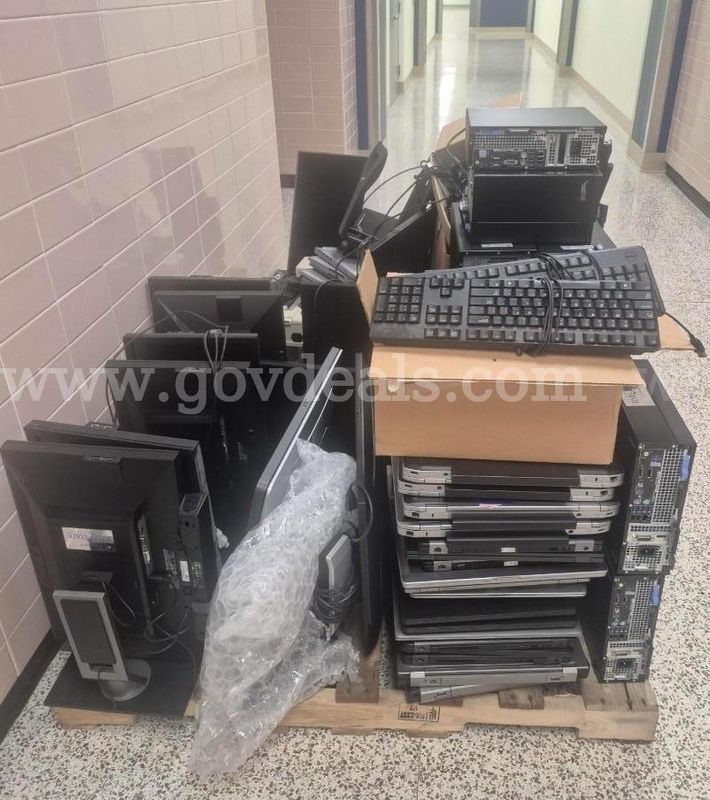 Large lot of computer's and supplies - R2623201