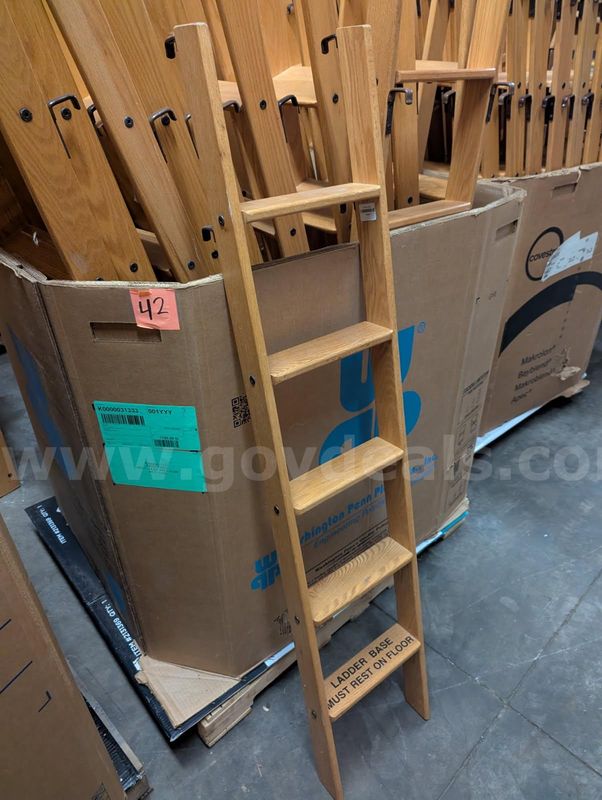 Wood bunkbed ladders - lot of 21 - G2503704