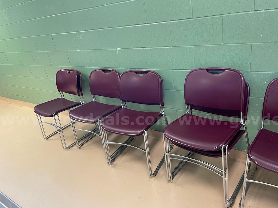17 Chairs - Color Burgundy