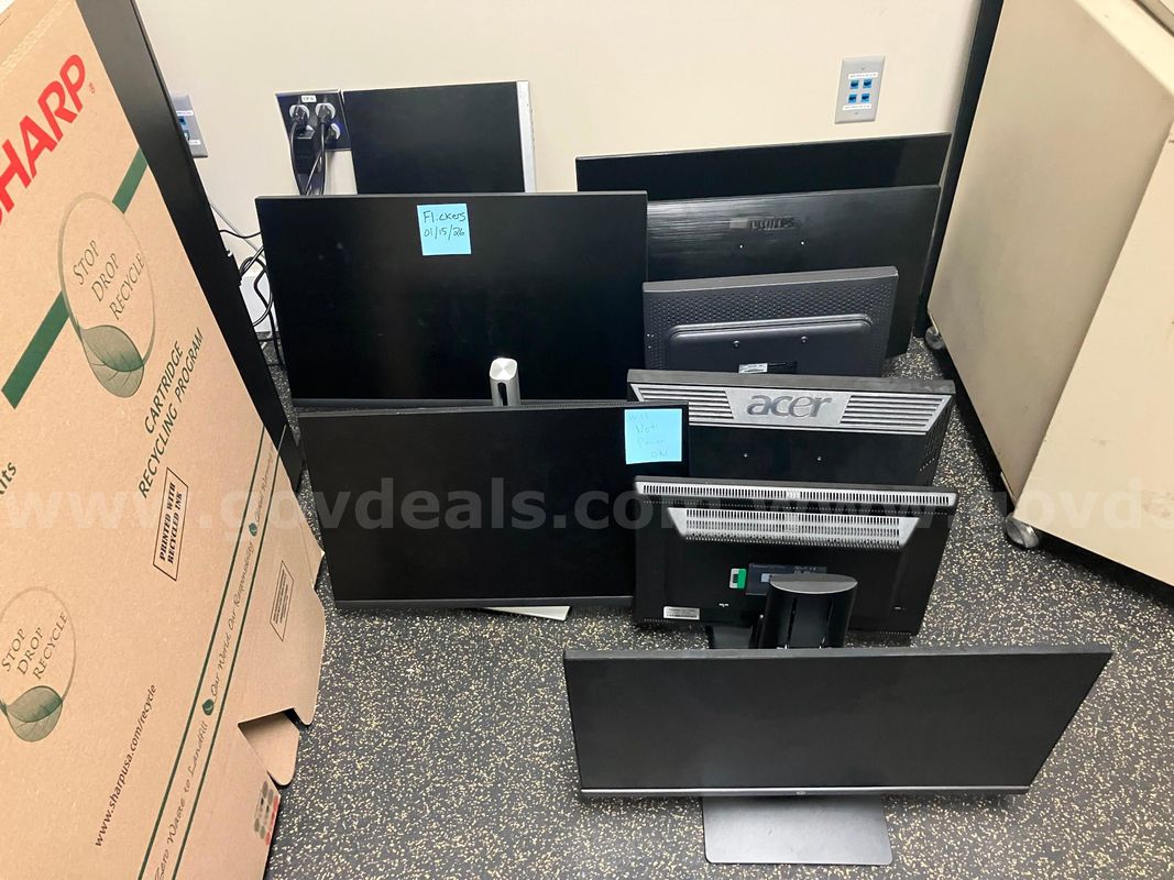 Lot of 9 Computer Monitors
