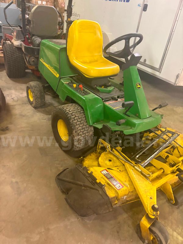 John Deere F725