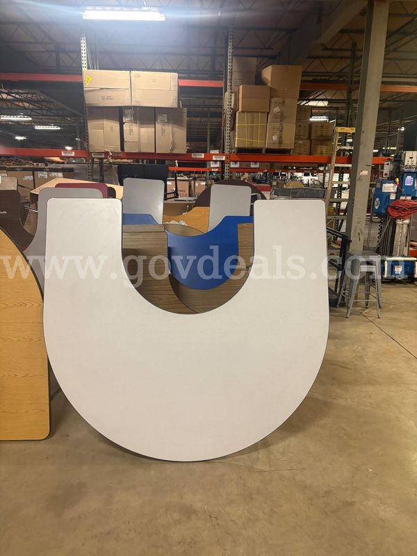 Horse Shoe Tables 10 Count