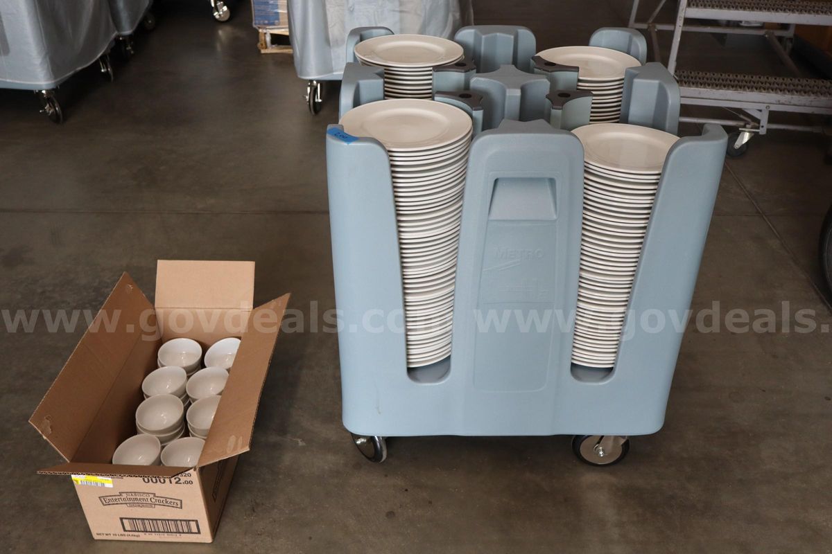 Metro Commercial Dish Caddy with 8" Ceramic Plates & Dipping Cups