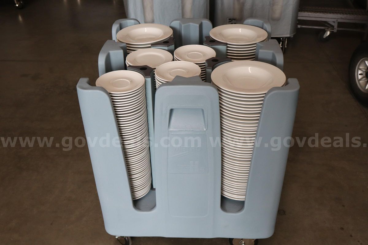 Metro Commercial Dish Caddy with 8" and 6" Ceramic Plates