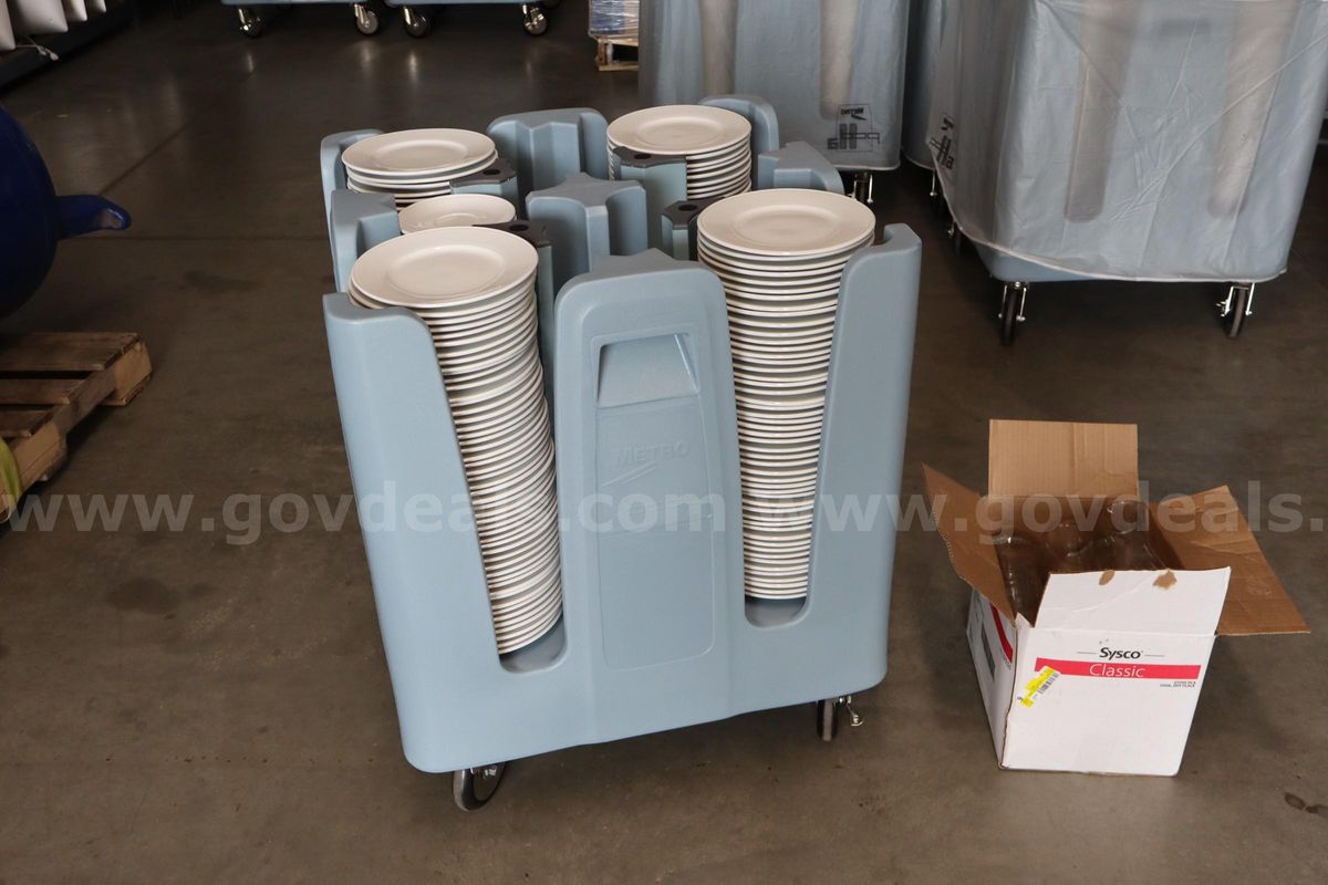 Metro Commercial Dish Caddy with 8" and 6" Ceramic Plates and Pitchers