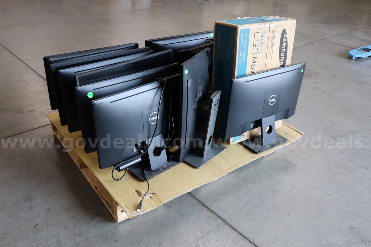 Lot of 14 Dell 22" Monitors (Various models)