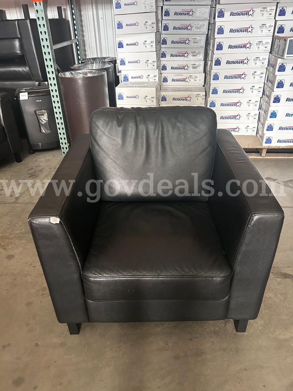 Lot of 6 Single-Seat Leather Armchairs / Sofas