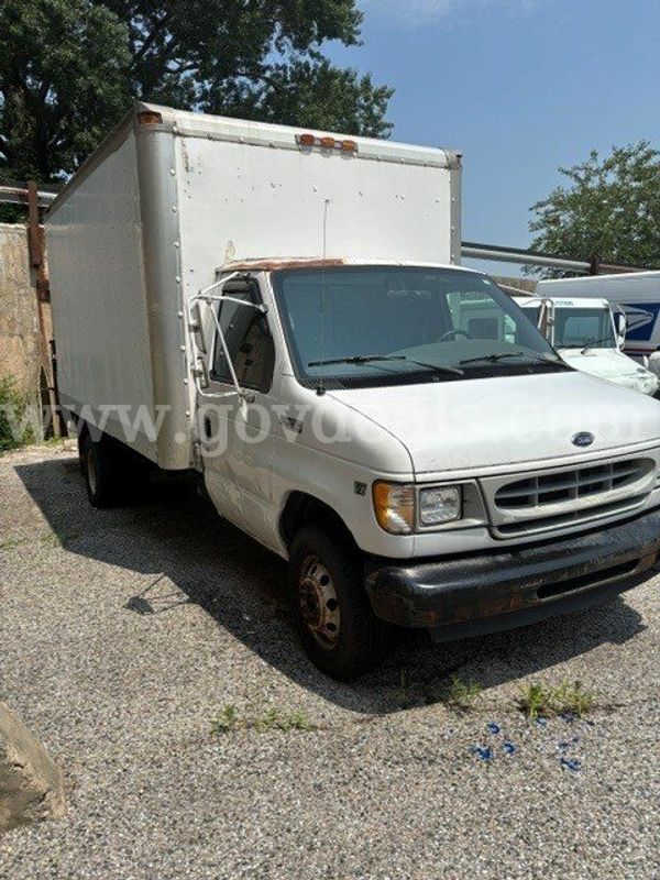 2002 Ford Econoline Box Truck with liftgate and compressor