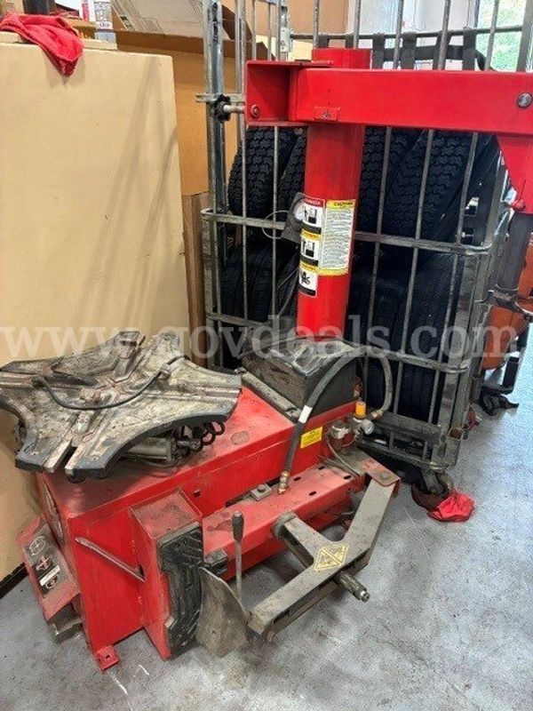 Weaver W-894XS Tire Changer
