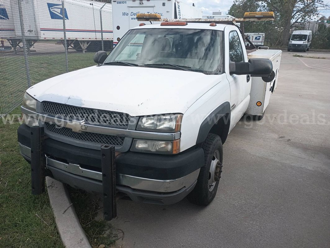 2004 Chevrolet Silverado 3500 4WD Utility Body with compressor, tire rack, winch, bumper sling